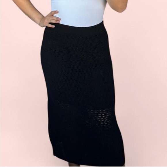 Elegant Black Crochet Knit Maxi Skirt - Picture 2 of 2